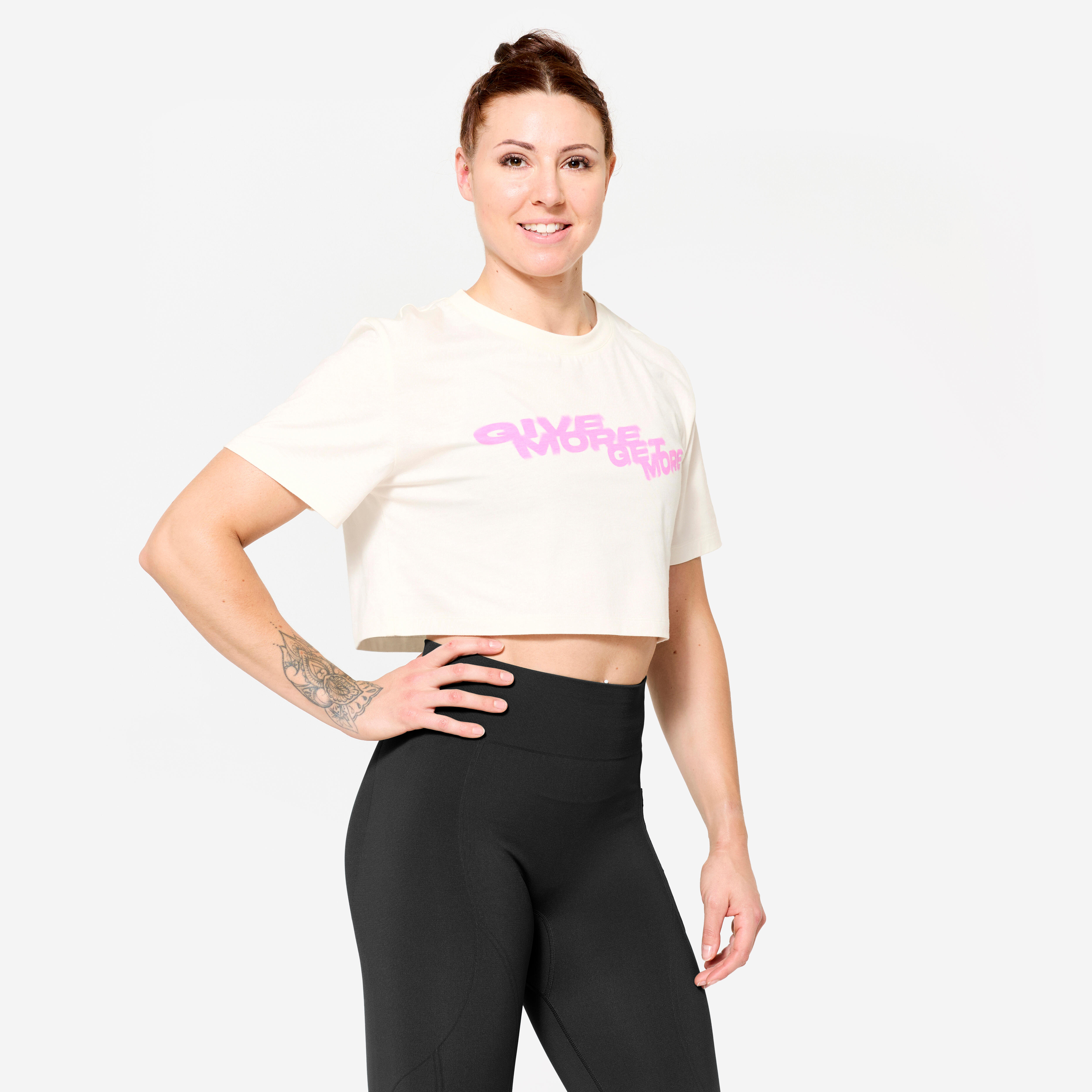 DOMYOS Dámsky fitness crop top voľného strihu biely 1387@M-DOMYOS