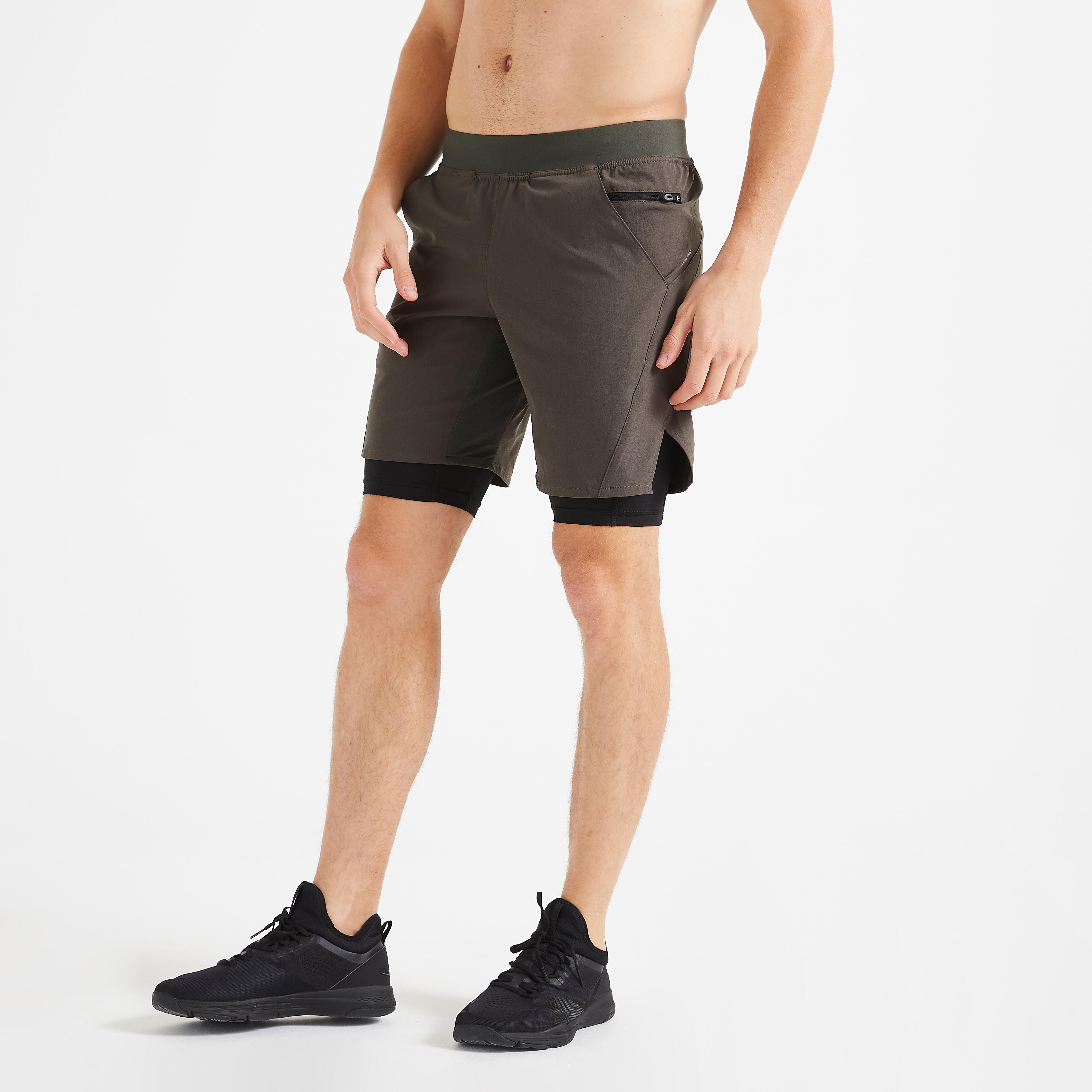 DOMYOS Pánske priedušné šortky 2v1 na fitness s vreckom kaki zelená 200@XL-DOMYOS