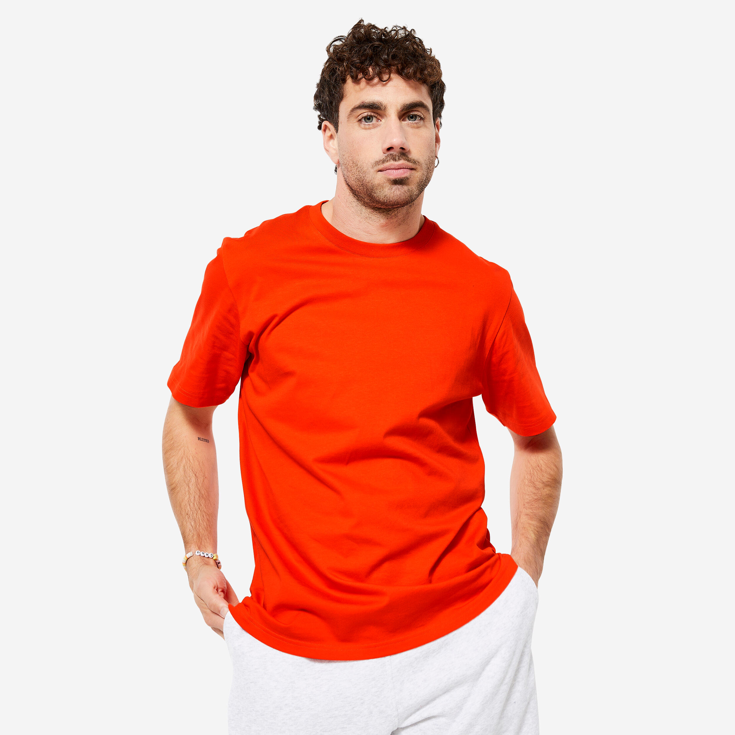 DOMYOS Pánske tričko 500 na fitness Essentials červené s potlačou oranžová 349@L-DOMYOS