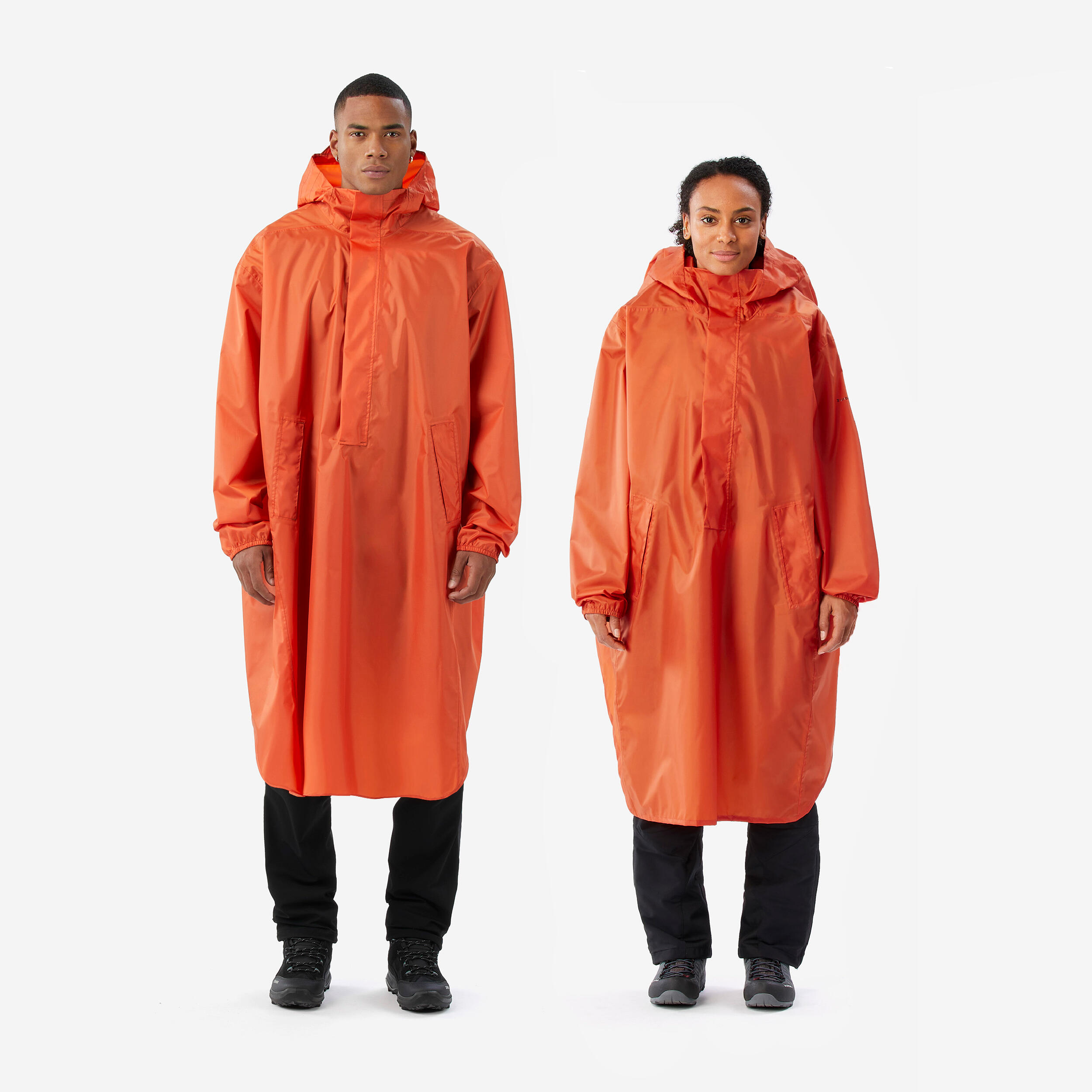 FORCLAZ Turistické pončo do dažďa MT500 60 l oranžové oranžová 200@L-XL-FORCLAZ