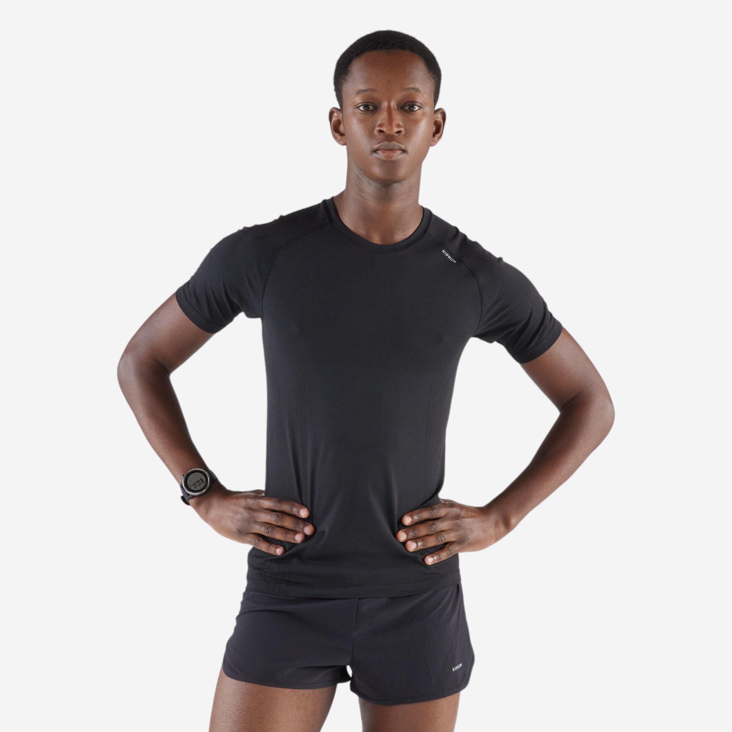 KIPRUN T-SHIRT DE RUNNING 500 CONFORT SLIM SANS COUTURES NOIR FUMÉ čierna 349@2XL-KIPRUN