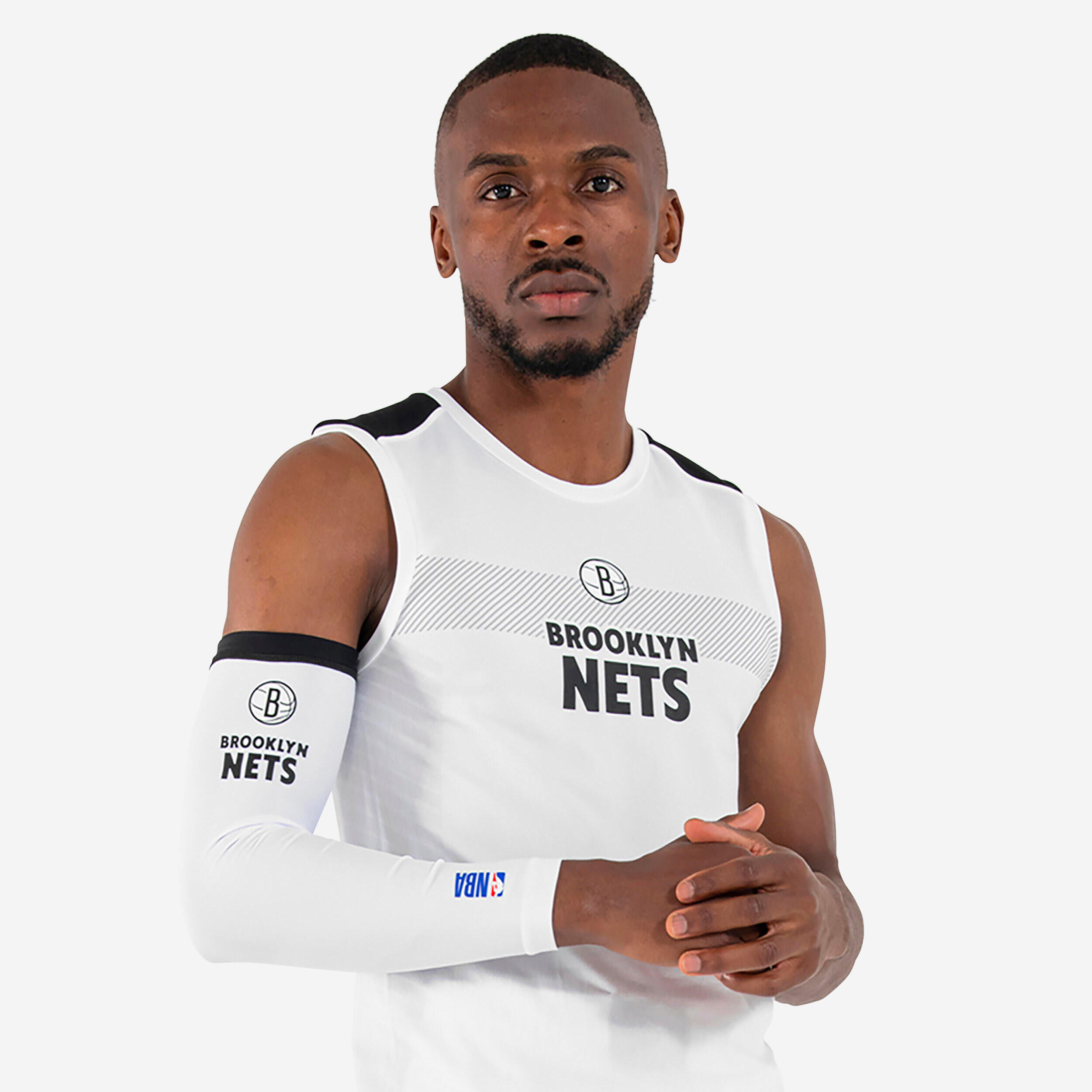 TARMAK Chránič lakťa na basketbal E500 NBA Nets biely 120@4-TARMAK