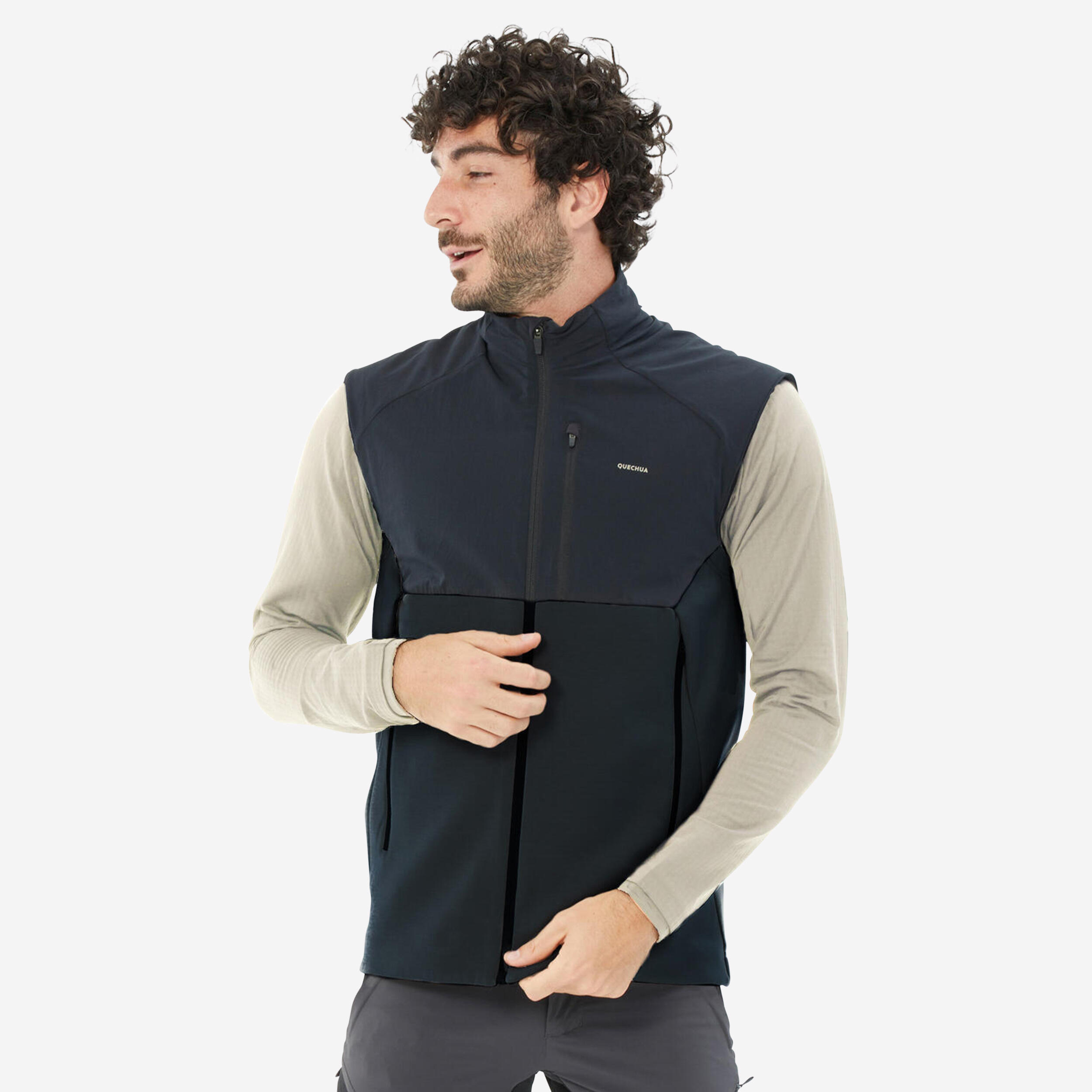 QUECHUA Pánska turistická vesta MH500 fleecová hrejivá čierna 200@3XL-QUECHUA